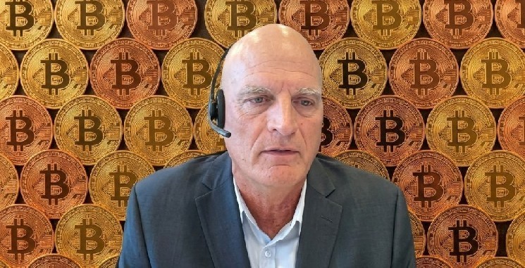 Аналитик Bloomberg Майк МакГлоун: «Криптовалютный пузырь лопнул, золото и серебро теперь являются рискованными активами»