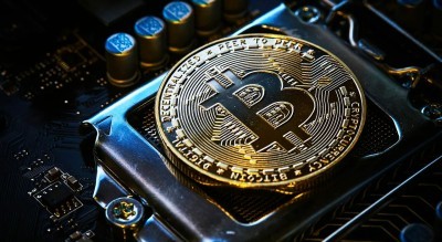 Доходы майнеров биткоина упали до рекордного минимума: удержится ли BTC выше $60 000?